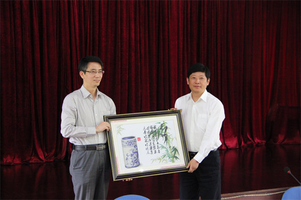  “上海市优秀青年医师志愿者基地”阶段性评估会暨首批“青年医师培养资助计划”学员及导师代表座谈会召开