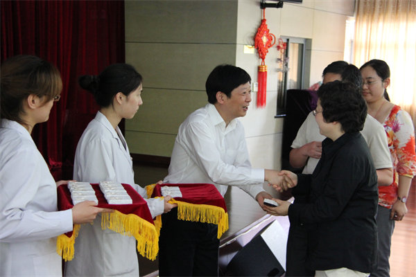  “上海市优秀青年医师志愿者基地”阶段性评估会暨首批“青年医师培养资助计划”学员及导师代表座谈会召开