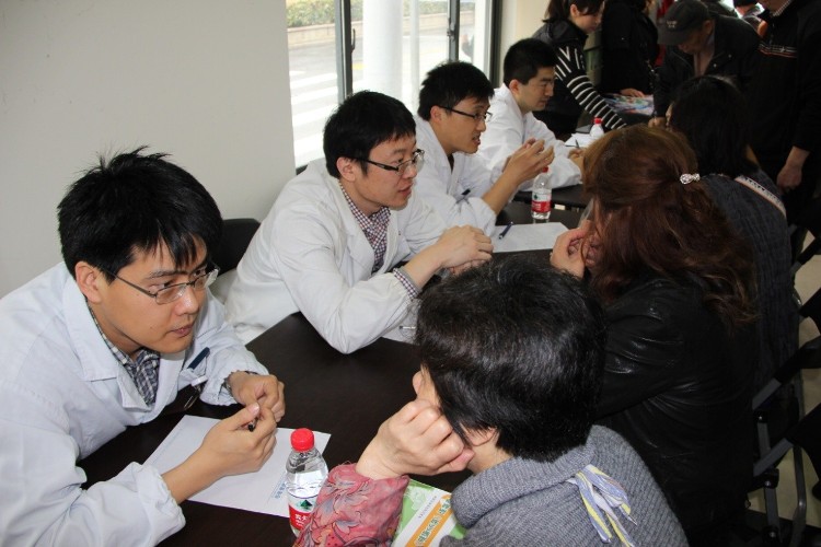 心中有爱，传递大爱——“健康久久行”静安区社区义诊活动成功举行